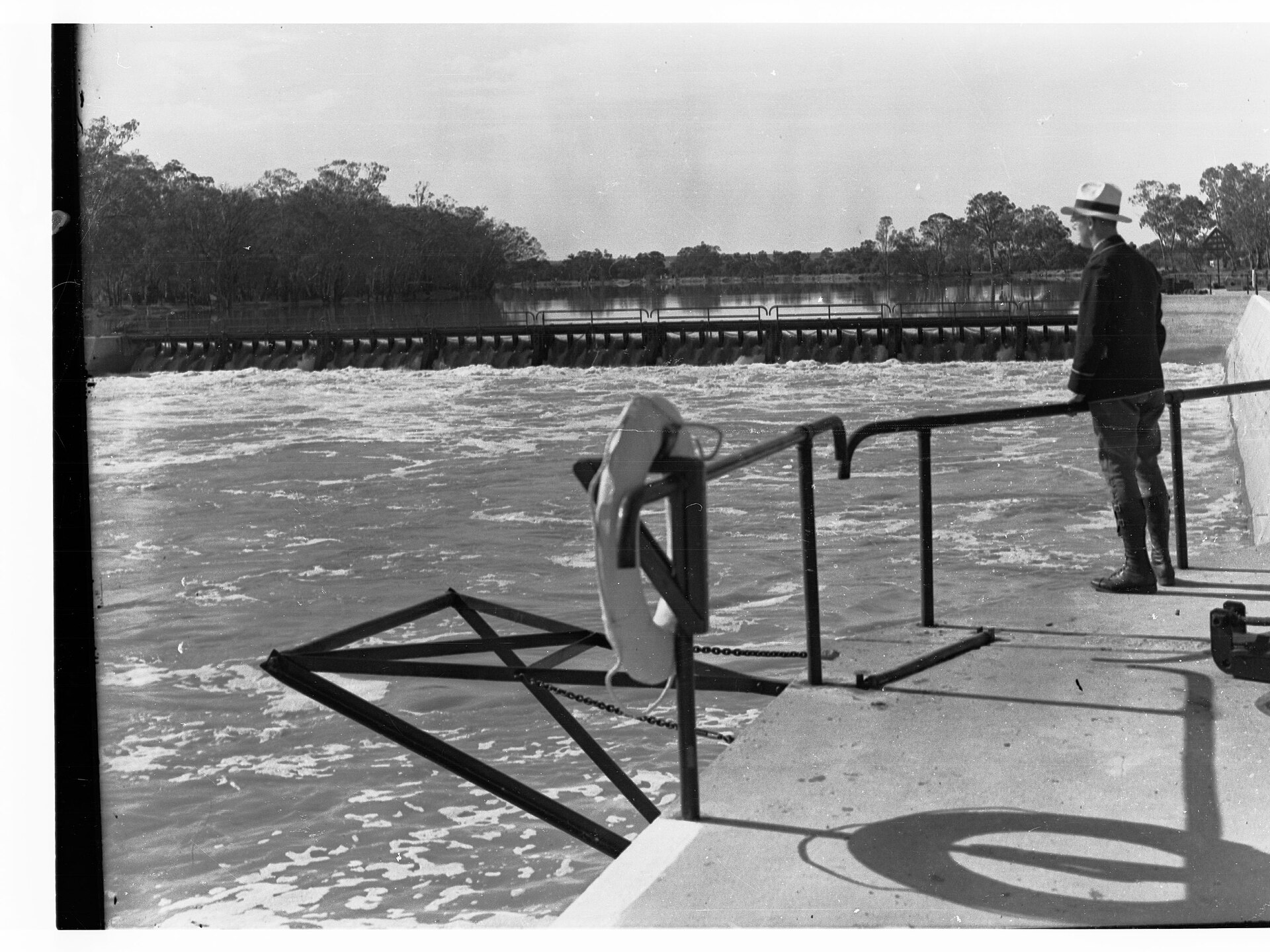 Lock 5 & the Bunyip Barge