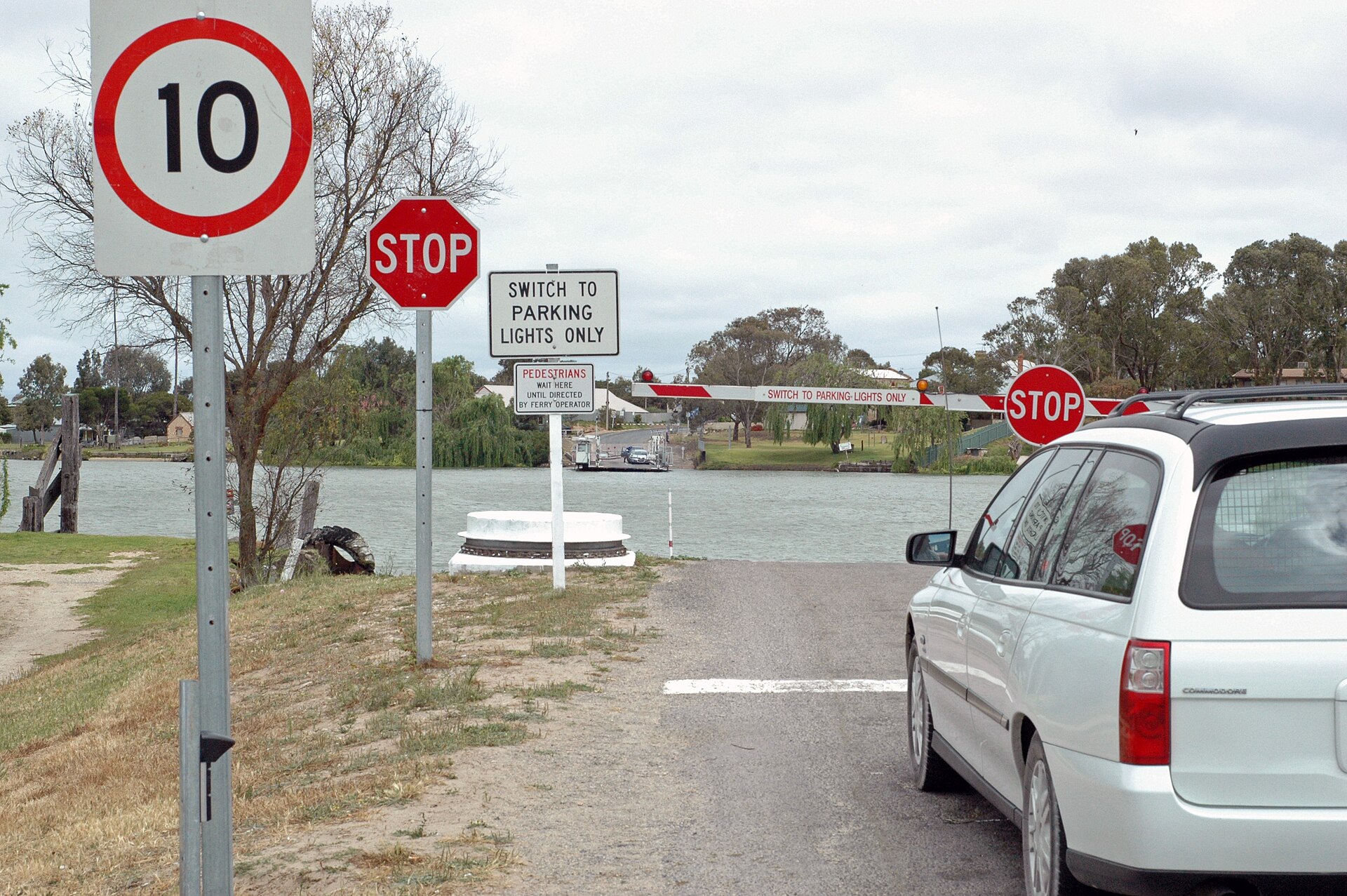 Crossing the River: The Free Ferries of the Murray